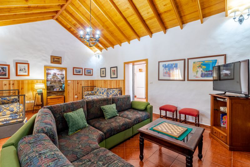 Mari House With Jacuzzi and BBQ by CanariasGetaway