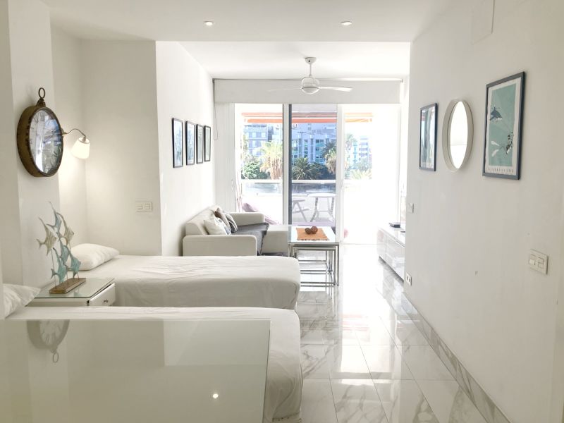 Santa Catalina Beach Flat by Canary365