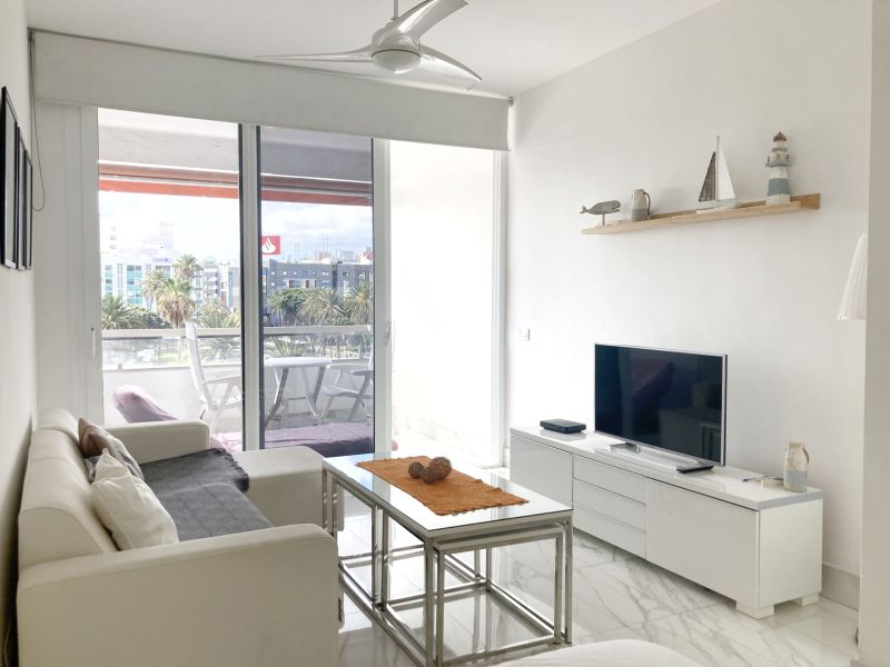 Santa Catalina Beach Flat by Canary365