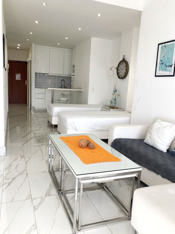 Santa Catalina Beach Flat by Canary365