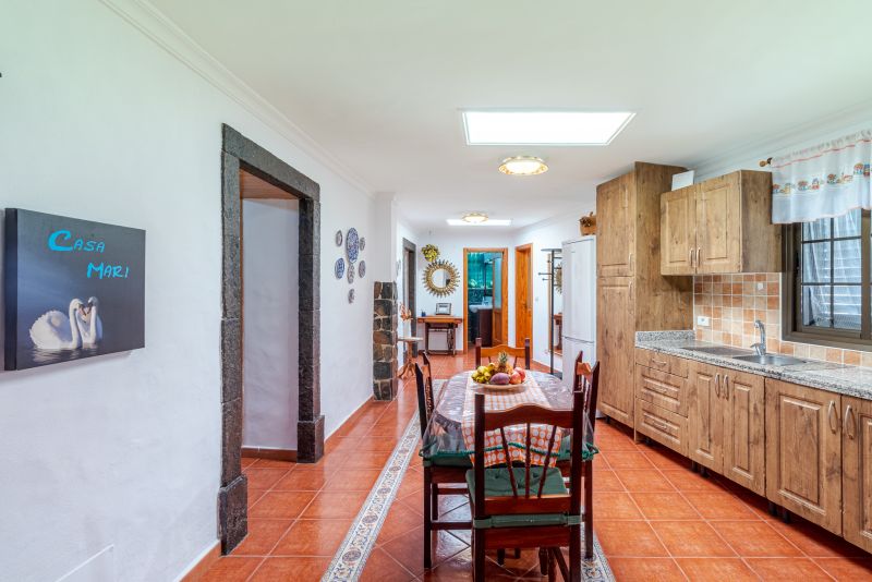 Mari House With Jacuzzi and BBQ by CanariasGetaway