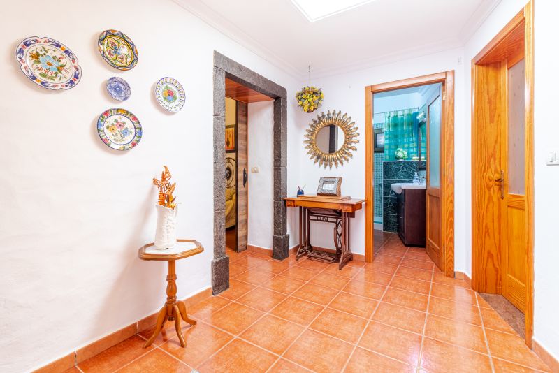 Mari House With Jacuzzi and BBQ by CanariasGetaway