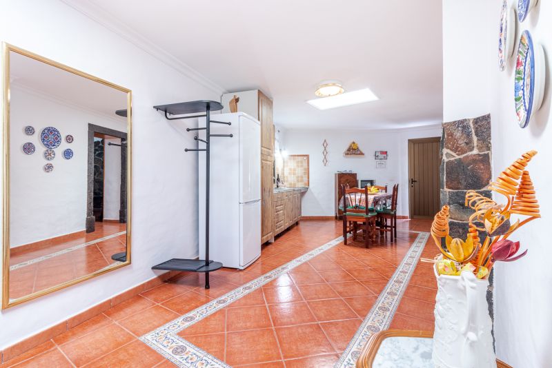 Mari House With Jacuzzi and BBQ by CanariasGetaway