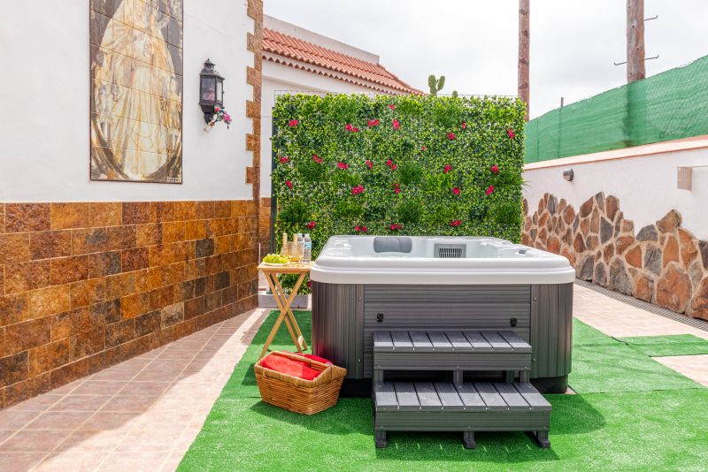 Mari House With Jacuzzi and BBQ by CanariasGetaway