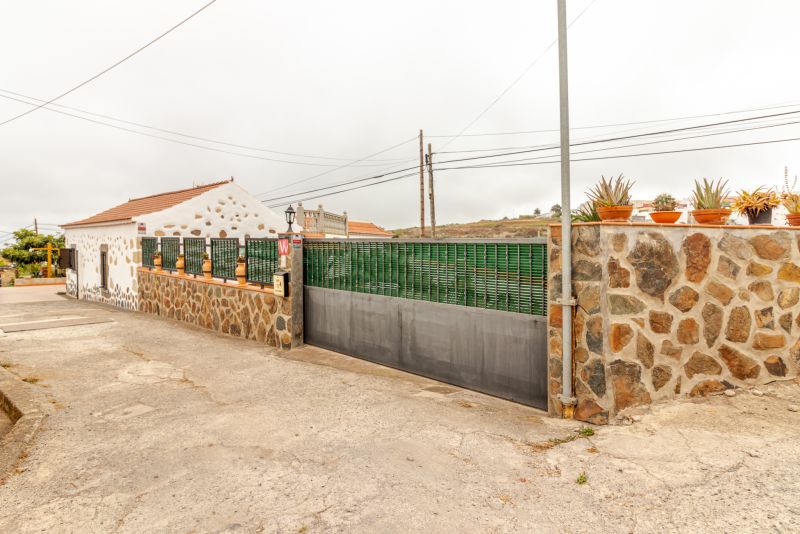 Mari House With Jacuzzi and BBQ by CanariasGetaway