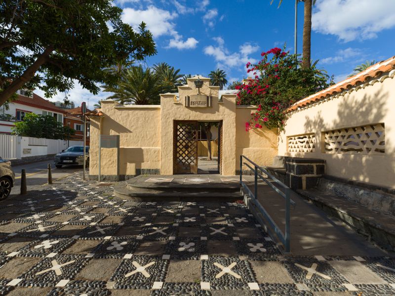 Cosmopolitan Design  By CanariasGetaway