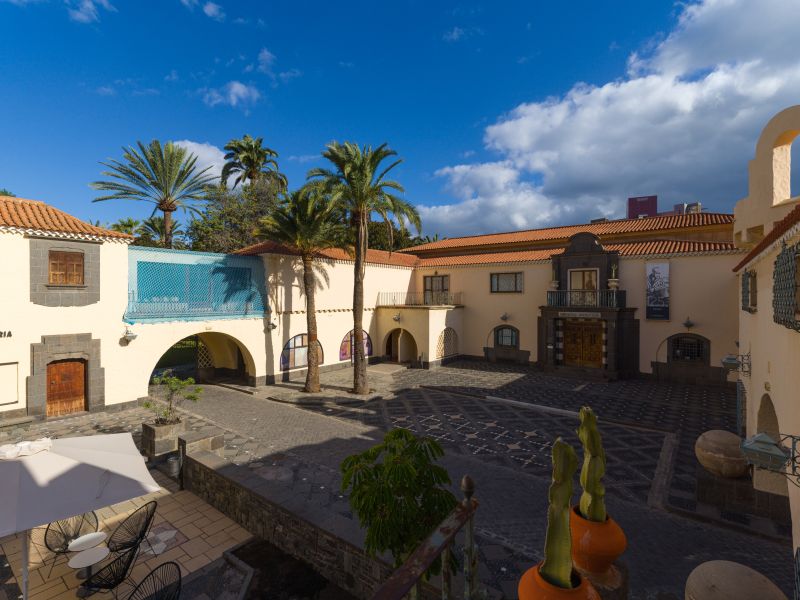 Cosmopolitan Design  By CanariasGetaway