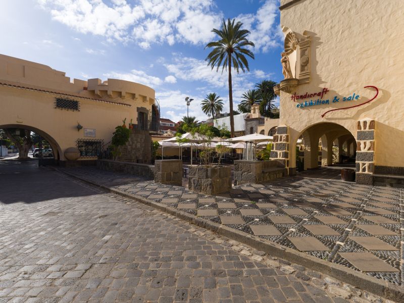 Cosmopolitan Design  By CanariasGetaway