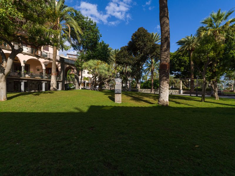 Cosmopolitan Design  By CanariasGetaway