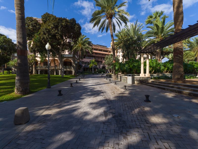 Cosmopolitan Design  By CanariasGetaway