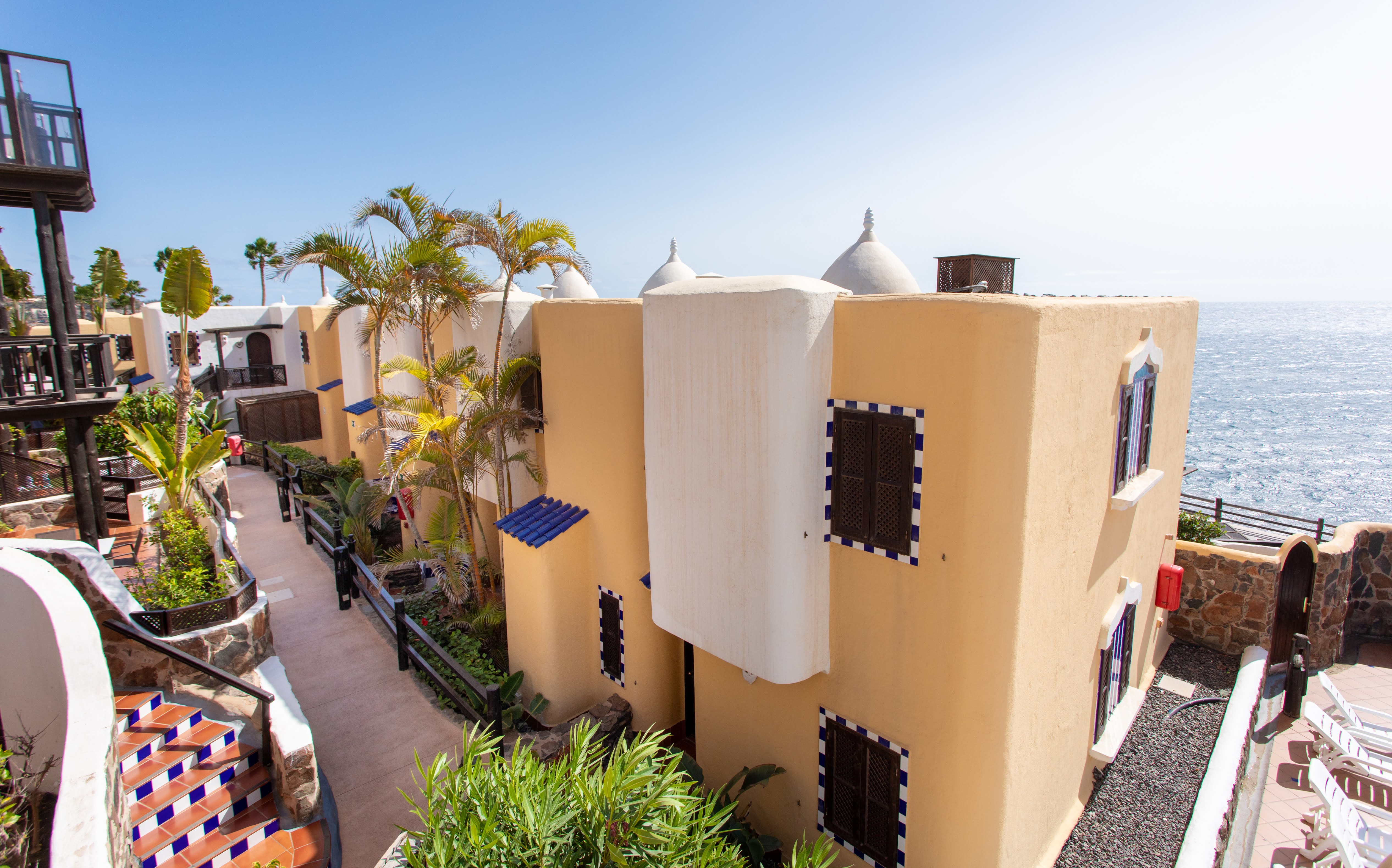 Altamar 44 balcony&pool By CanariasGetaway