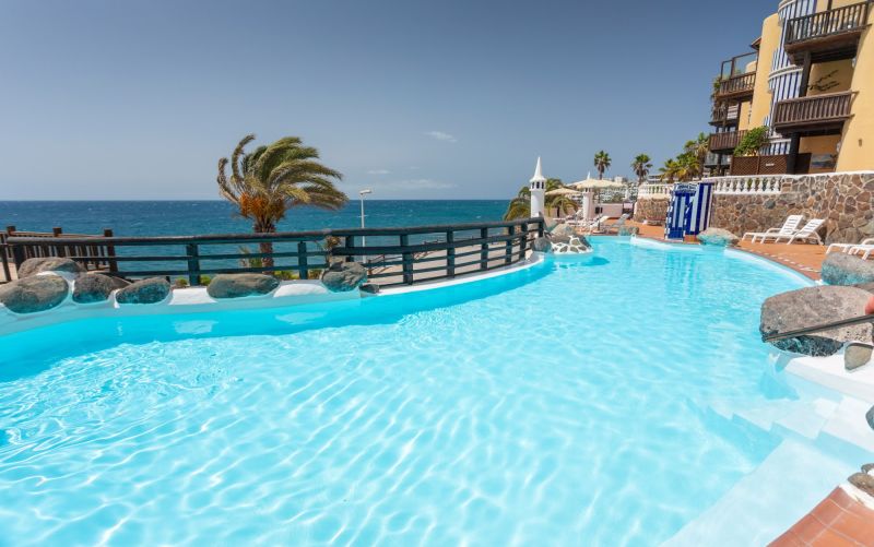 Altamar 28 with terrace&pool By CanariasGetaway