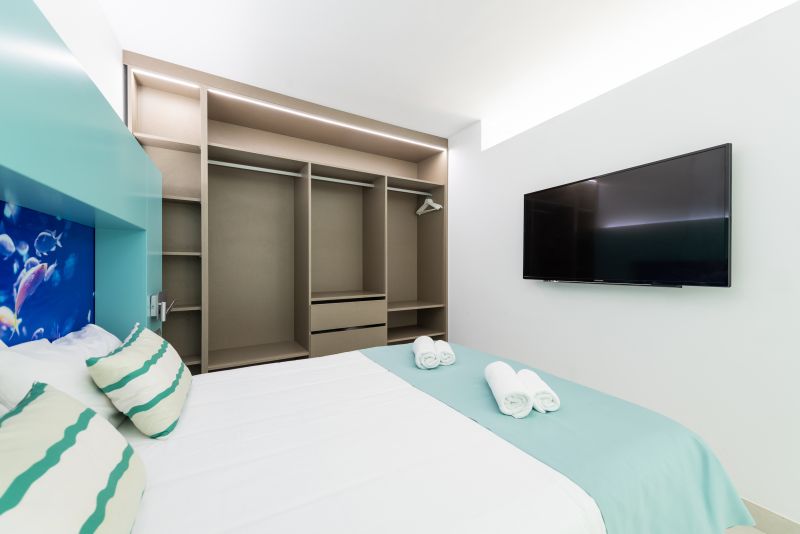 Edison Building 101 By CanariasGetaway