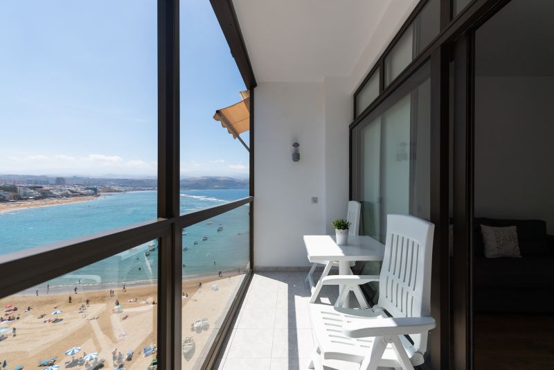 Lovely balcony sea views By CanariasGetaway